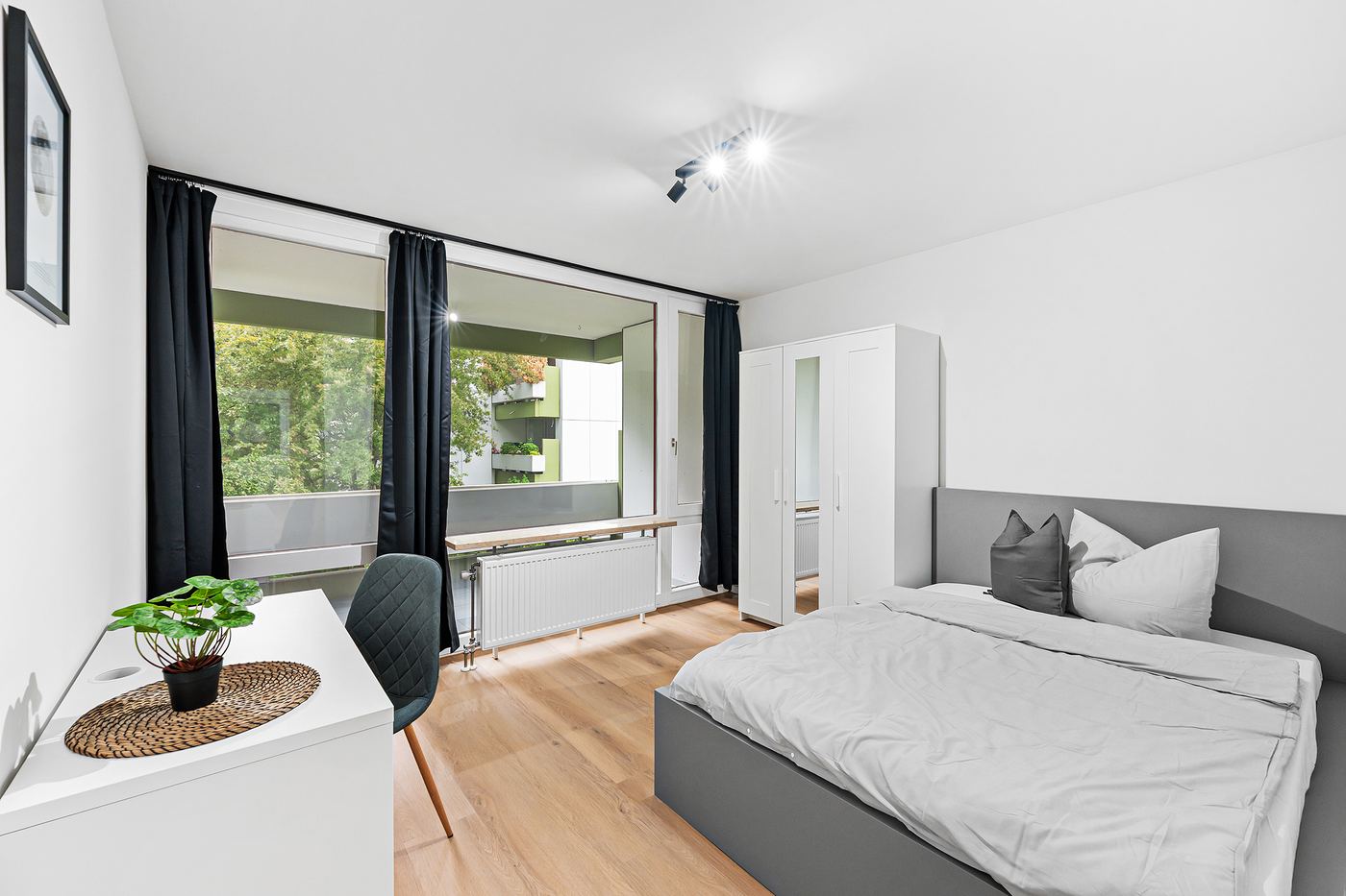 Großzügiges Zimmer