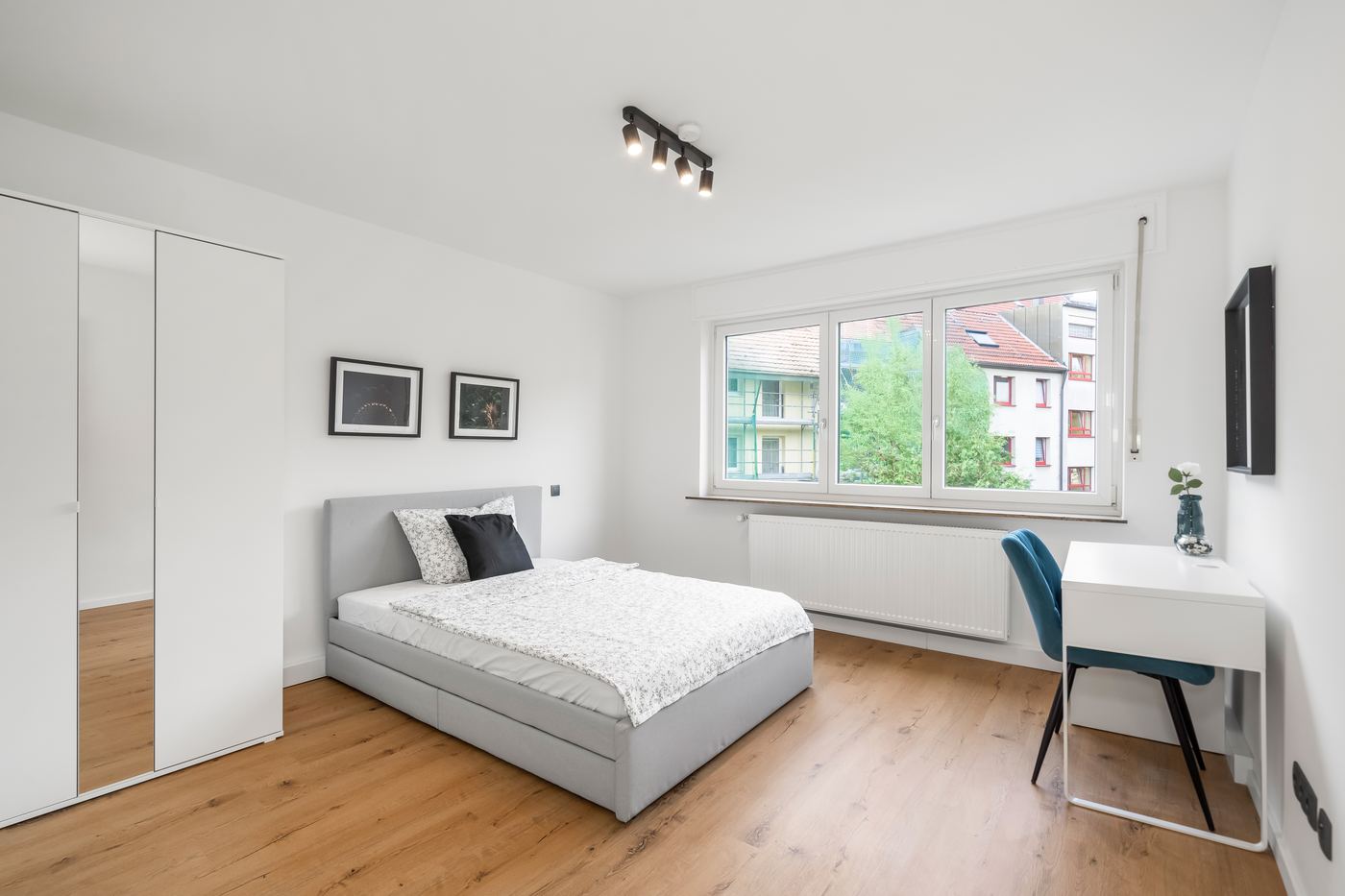 Zimmer mit Balkon
